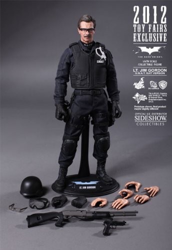 Hot Toys Il Cavaliere Oscuro Modellino Scala 1/6 Jim Gordon GCPD S.W.A.T Tuta Ver.