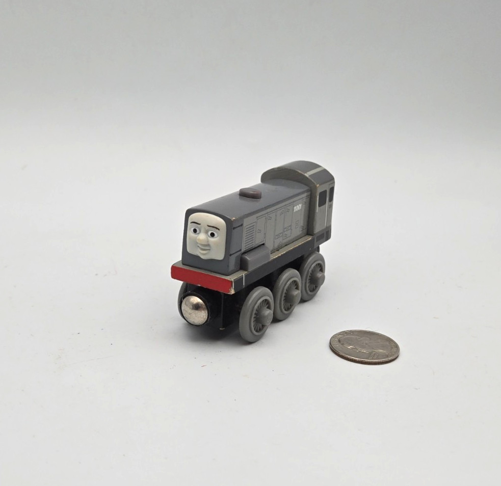 Thomas & Friends Wooden Railway Train Tank Engine - Dennis - 2003 - GUC