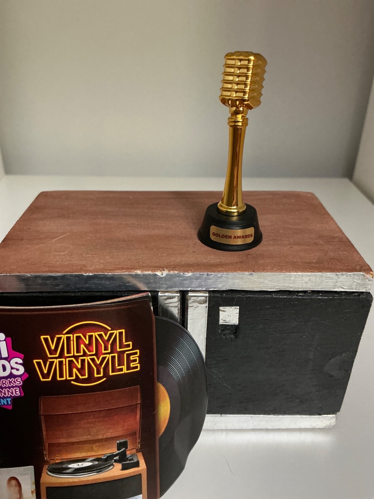 Zuru Mini Brands Vinyl Rare Golden Microphone Accessory