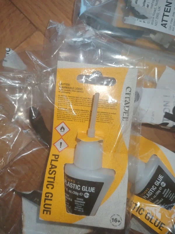 4 tubes de glue citabel avec pince