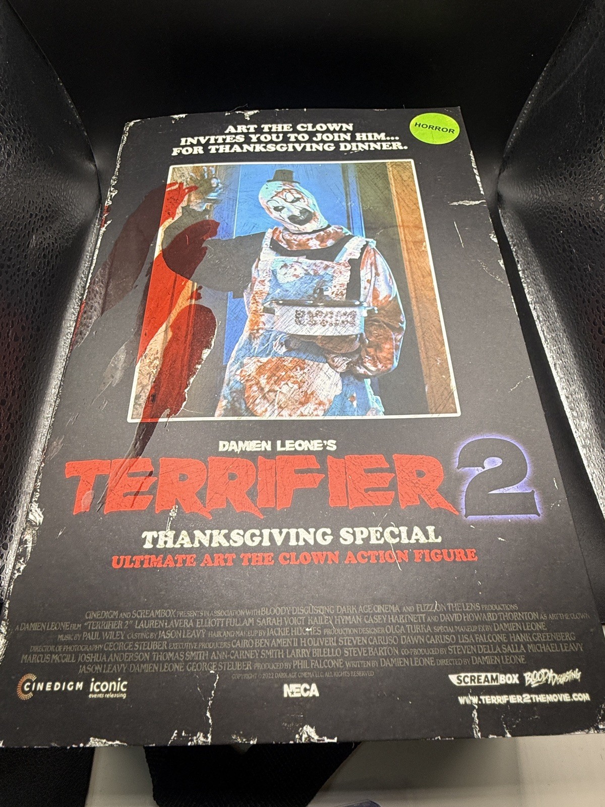 NECA Ultimate 7" Art the Clown Thanksgiving Special Terrifier 2 custodia VHS