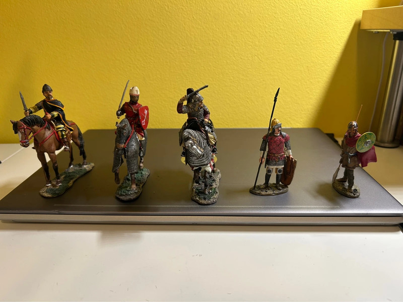 Set di cavalieri e fanti medioevali Del Prado