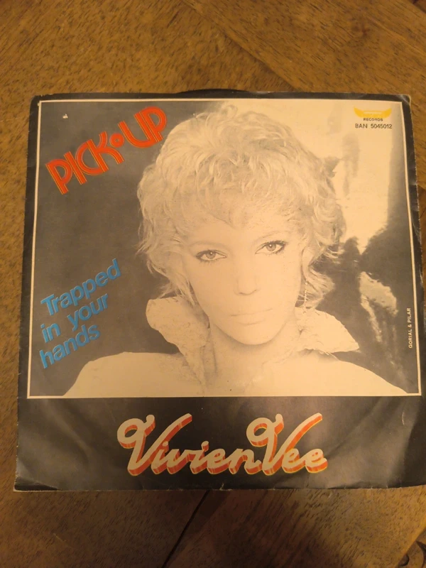 Vivien vee "pick up/trapped in your hands"