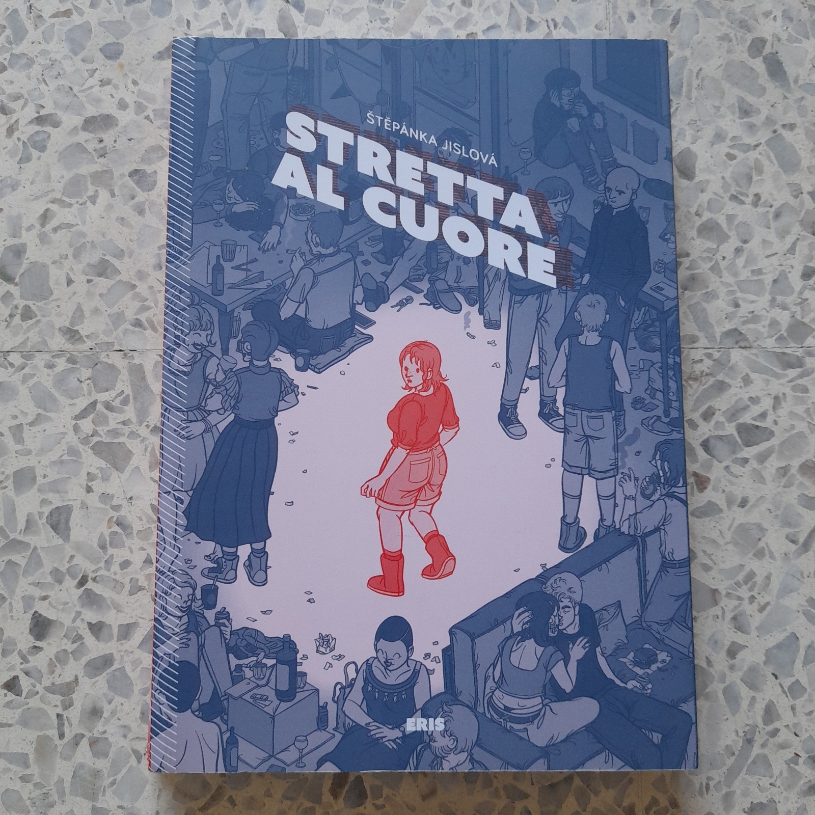 S. Jislová, Stretta al cuore, Eris 2025 [A1]