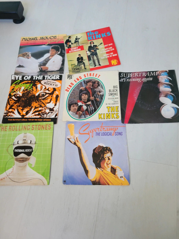 Très grand lot de 97 Vinyles 45 tours