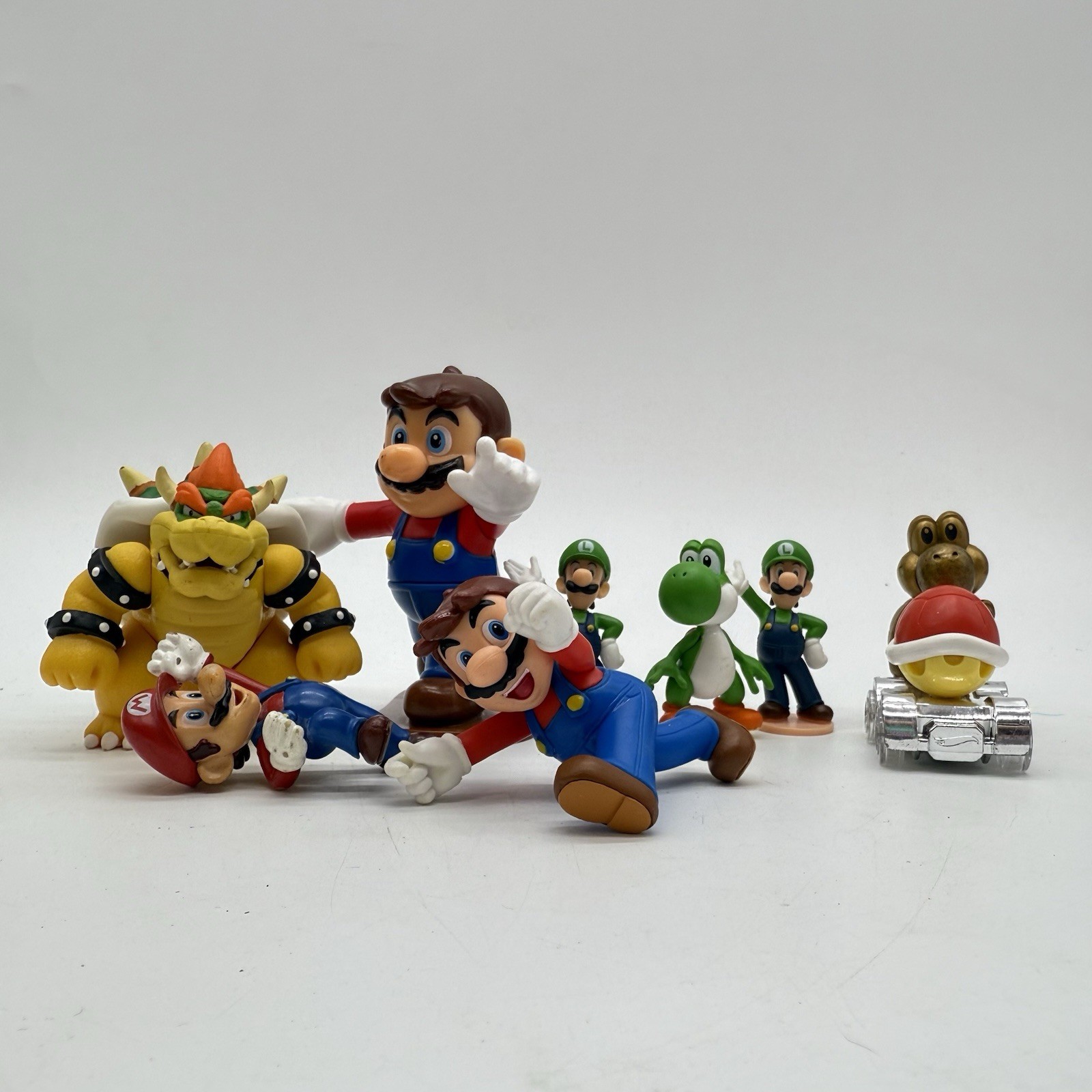 Pacchetto giocattoli figure miste Nintendo Mario Mario Bowser Yoshi altro