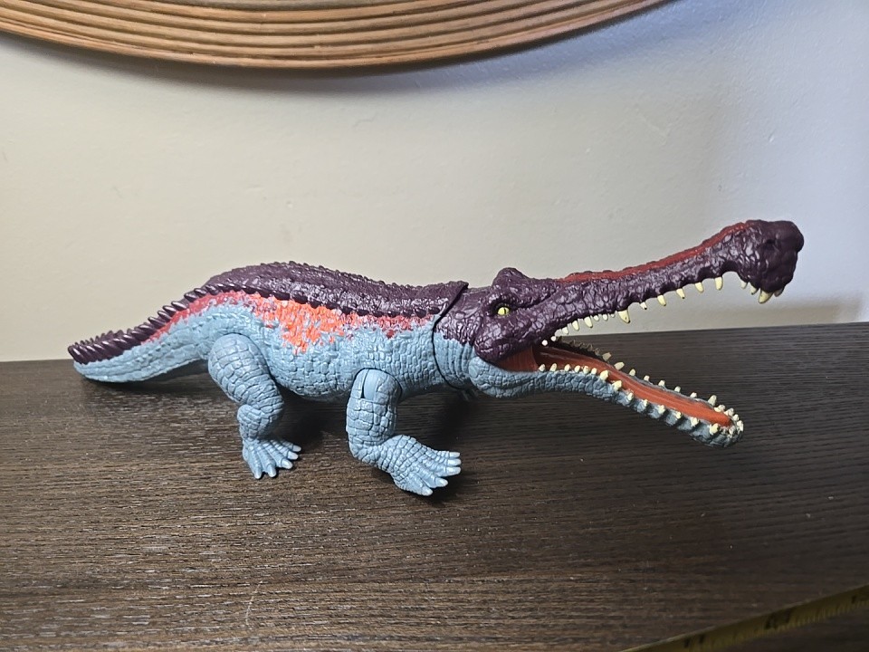 Modellino coccodrillo dinosauro Mattel Jurassic World Sarcosuchus Massive Biters 2019
