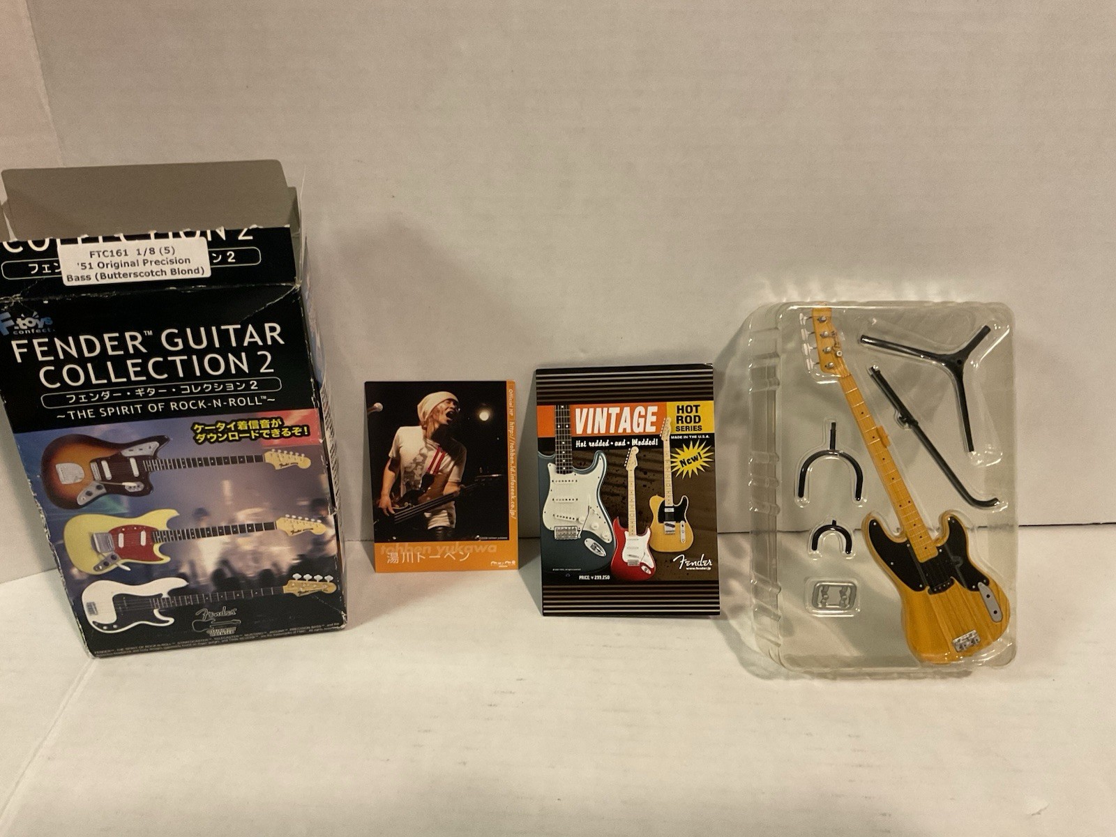 F-Toys 1/8 Fender Guitar Collection 2 1951 Butterscotch Blond Precision Bass." 