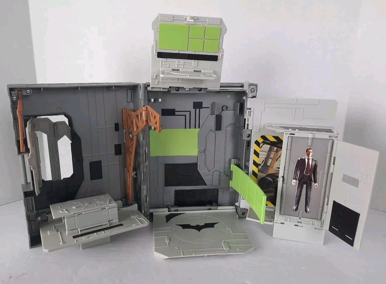 Batman Bat Bunker X-Pandables 3.75" Figure Playset Cave Collapsible 1:18 Diorama