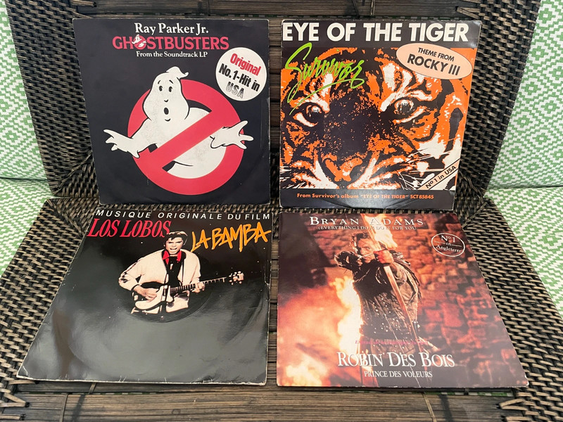 Lot de 04 vinyles 45T 7" - musique de films rocky ghostbusters Etc