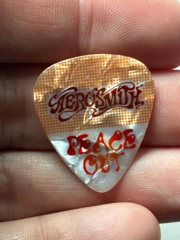 Original Aerosmith peace out  limited joe perry guitarpick mediator plectrum