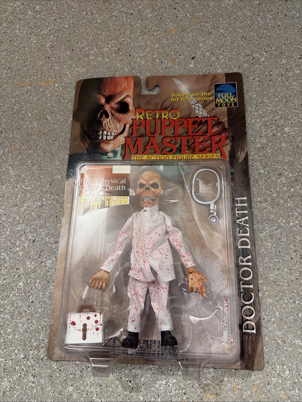 Full Moon Toys Modellino Retro Puppet Master Doctor Death in scatola con borsa