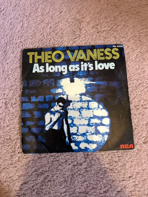 Théo Vaness love me now