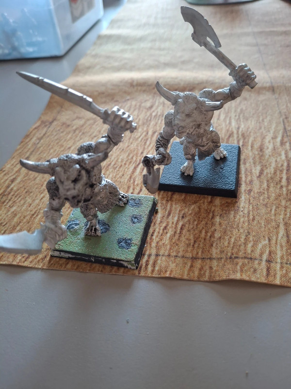 Warhammer fantasy Beastman 2 Minotaurs