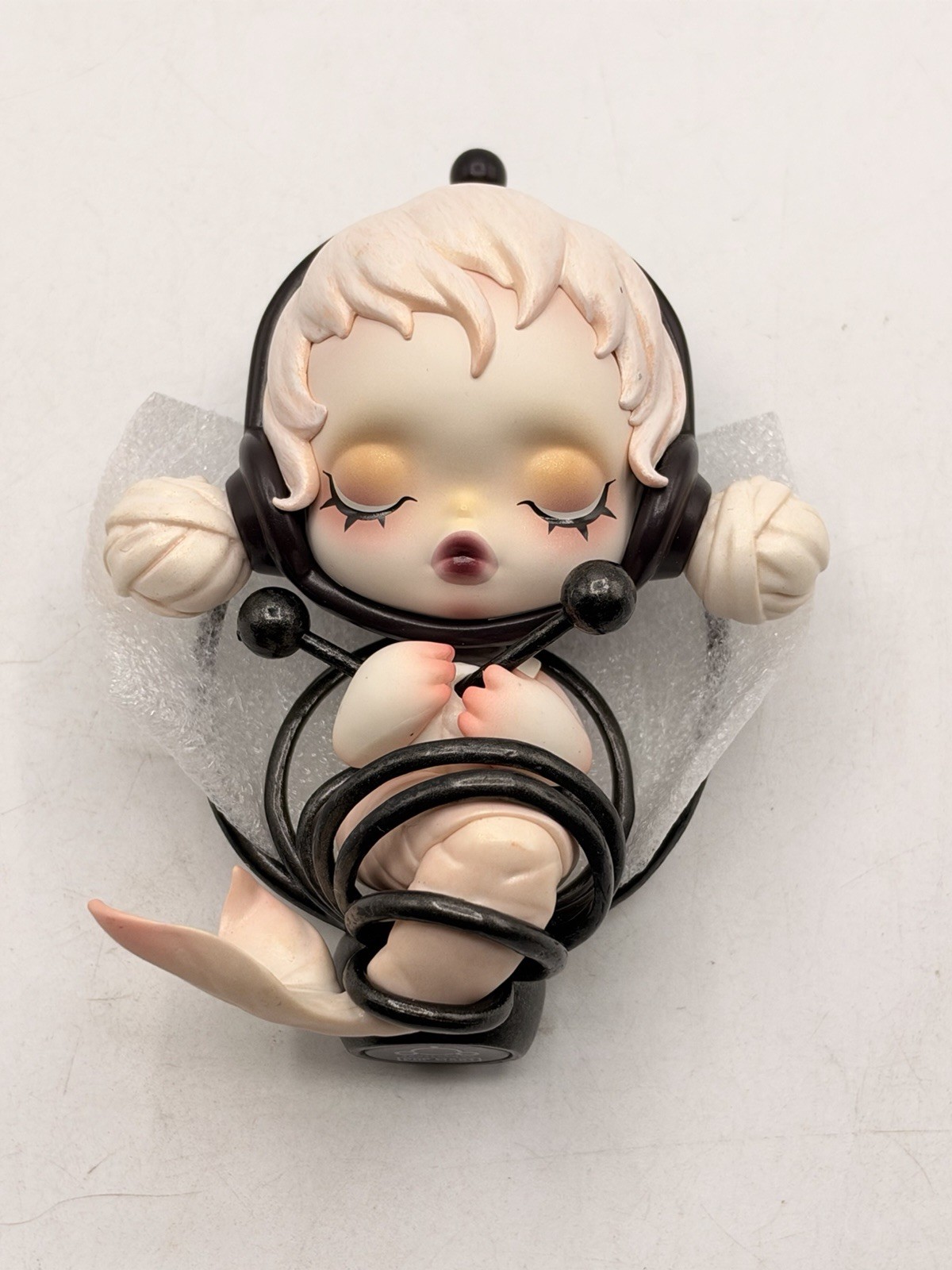 POP MART SKULLPANDA White Hair Headphones Black Swirl Figure Loose