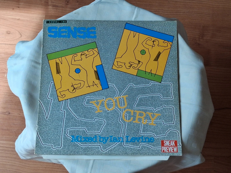 disque vinyle maxi 45T de Sense "You cry" en tres bon etat