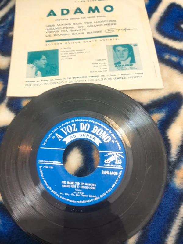 • Disco de Vinil 1965  Adamo Single Vintage Adamo Selo Azul "A Voz do Dono"