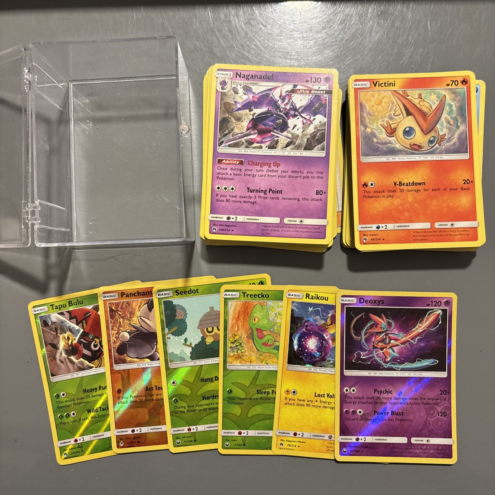 Lotto Bulk di 100+ Carte Pokemon 2018 - Holos e Comuni Bordo Giallo