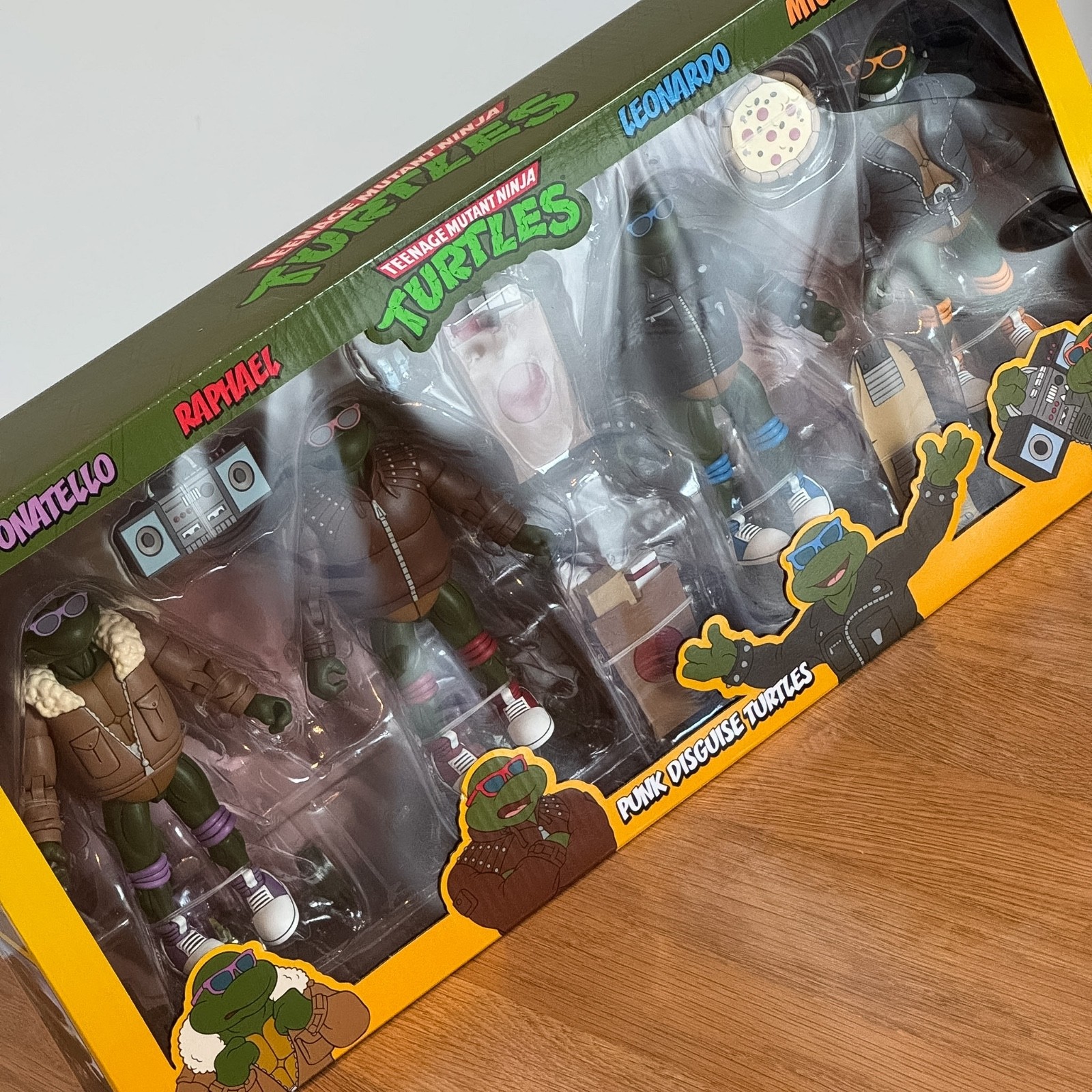 NUOVO Punk Disguise Turtles NECA Teenage Mutant Ninja confezione da 4 quattro cartoni animati TMNT