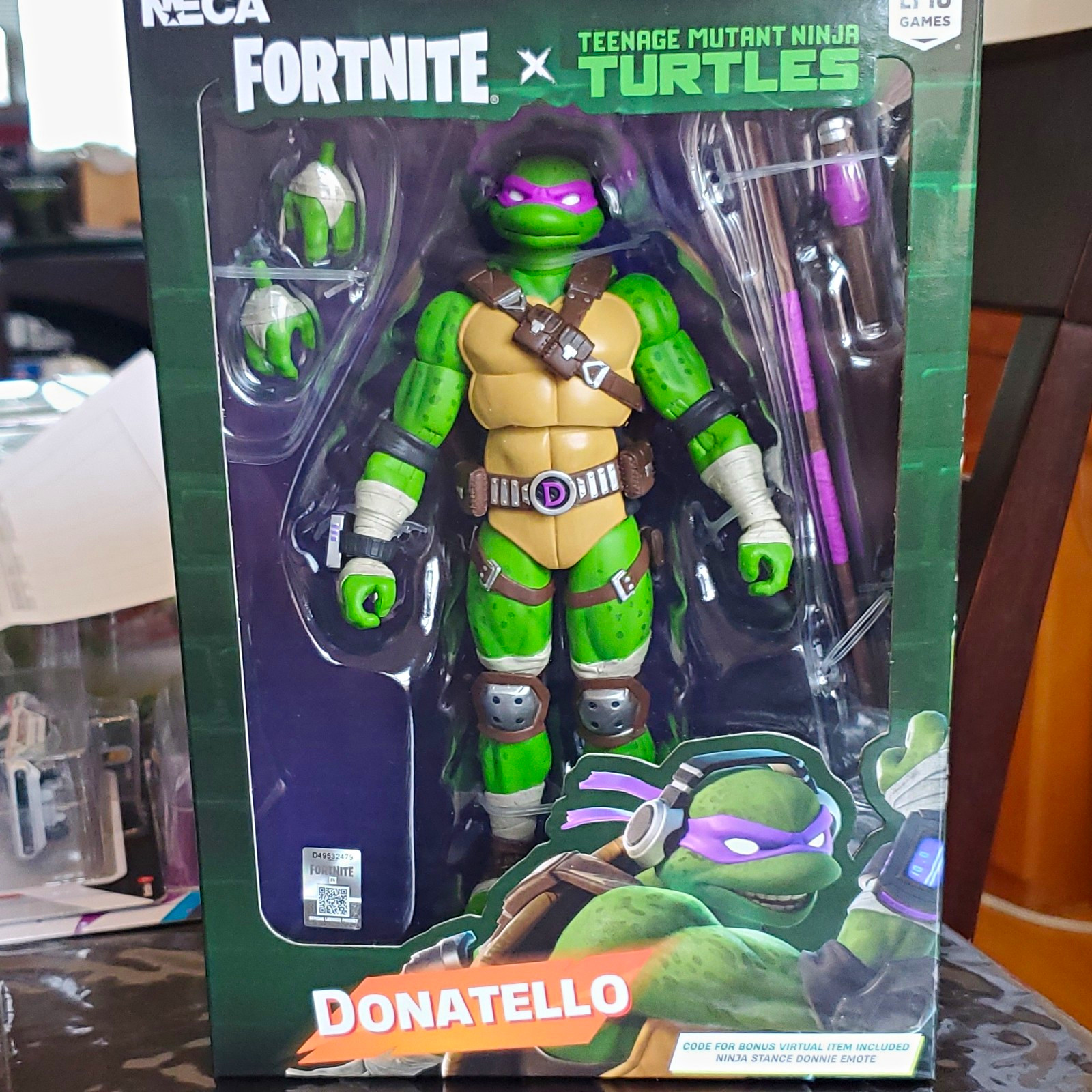 NECA Donatello Action Figure Fortnite x TMNT Boxed w/ Staff Alt Hands