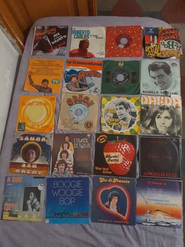 Dischi in vinile 45 giri (anni '60- 70  Lotto di 20