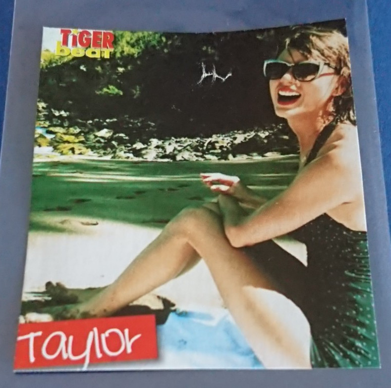Taylor Swift Rookie Card - Tiger Beat 2011 Magazine Hand Cut Sticker - Good Con