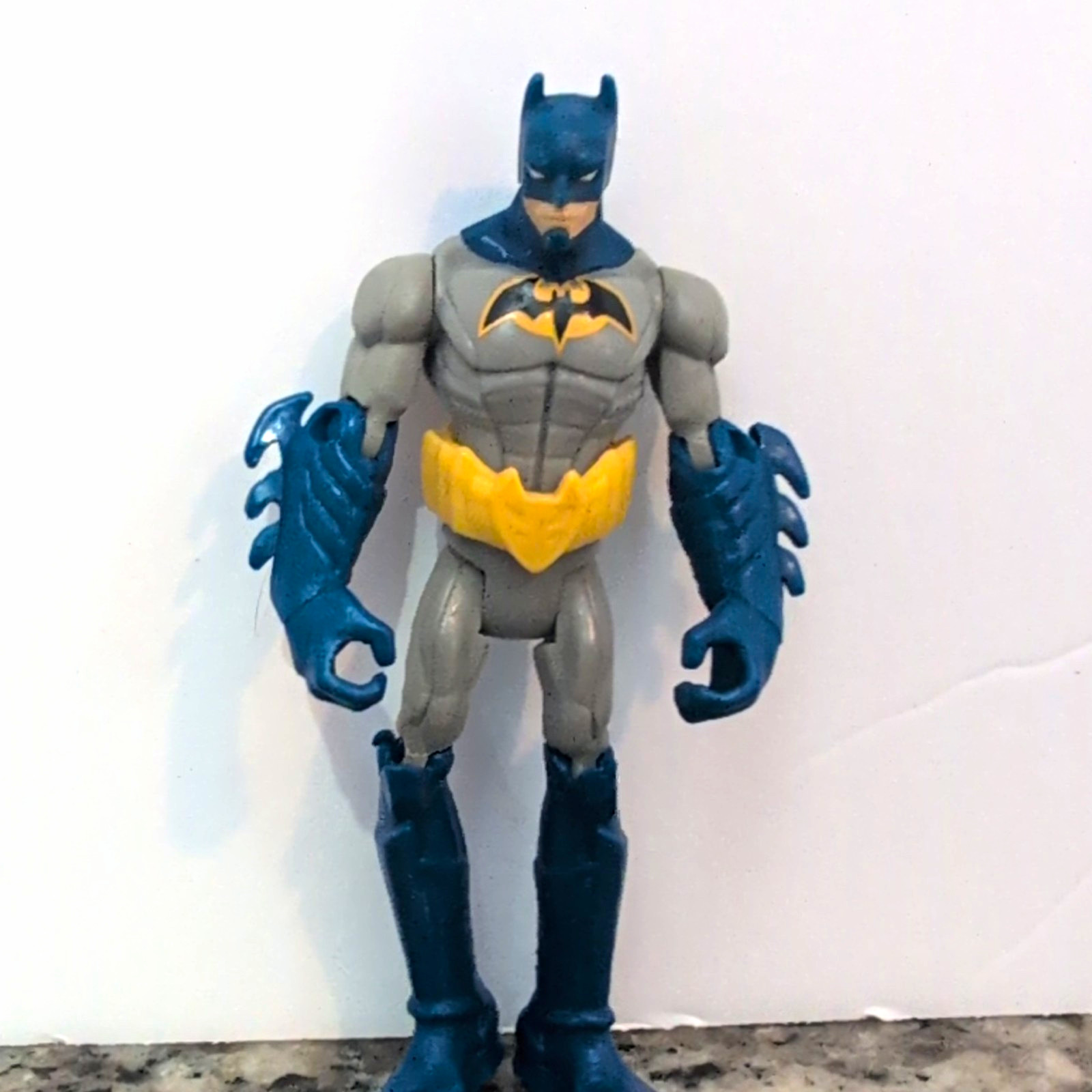 2013 Mattel DC Batman Unlimited Batman 4” Action Figure Blue & Yellow