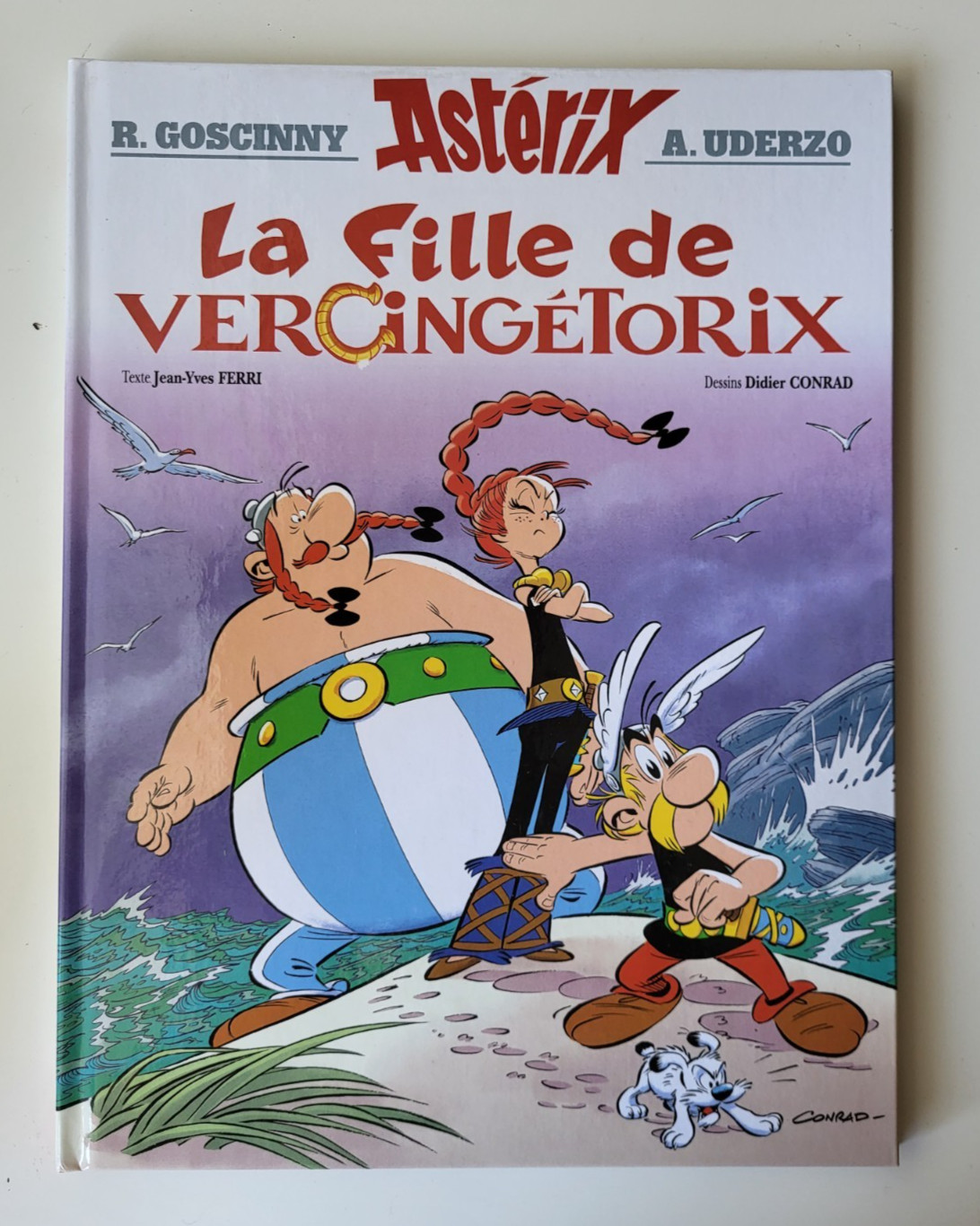BD Astérix La fille de Vercingétorix  FERRI /CONRAD Albert René EO 07/2019 (01)