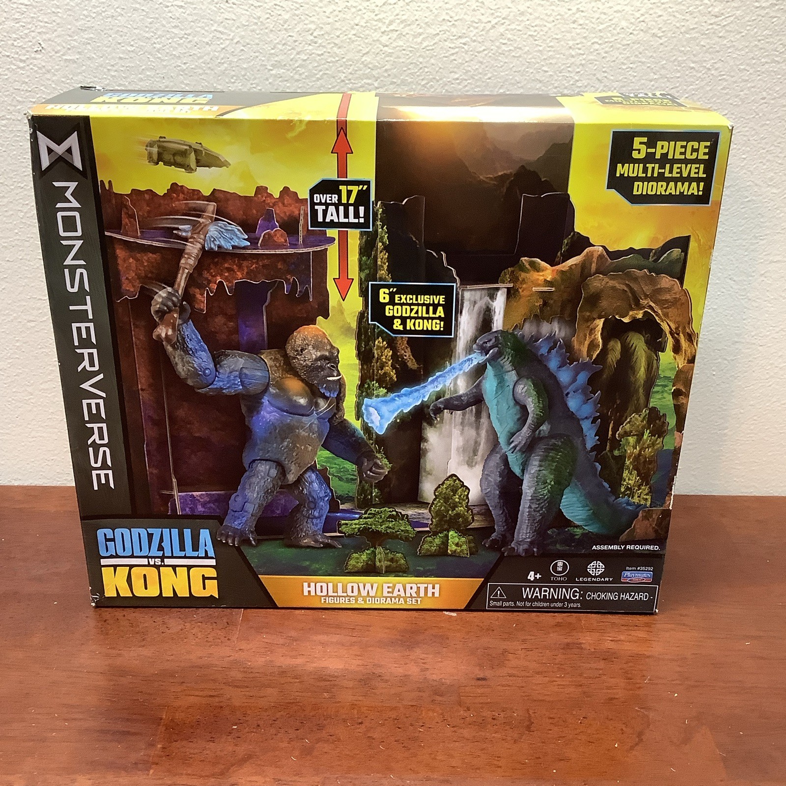 Godzilla vs Kong Monsterverse Hollow Earth 5 Piece Diorama Figure Set NEW