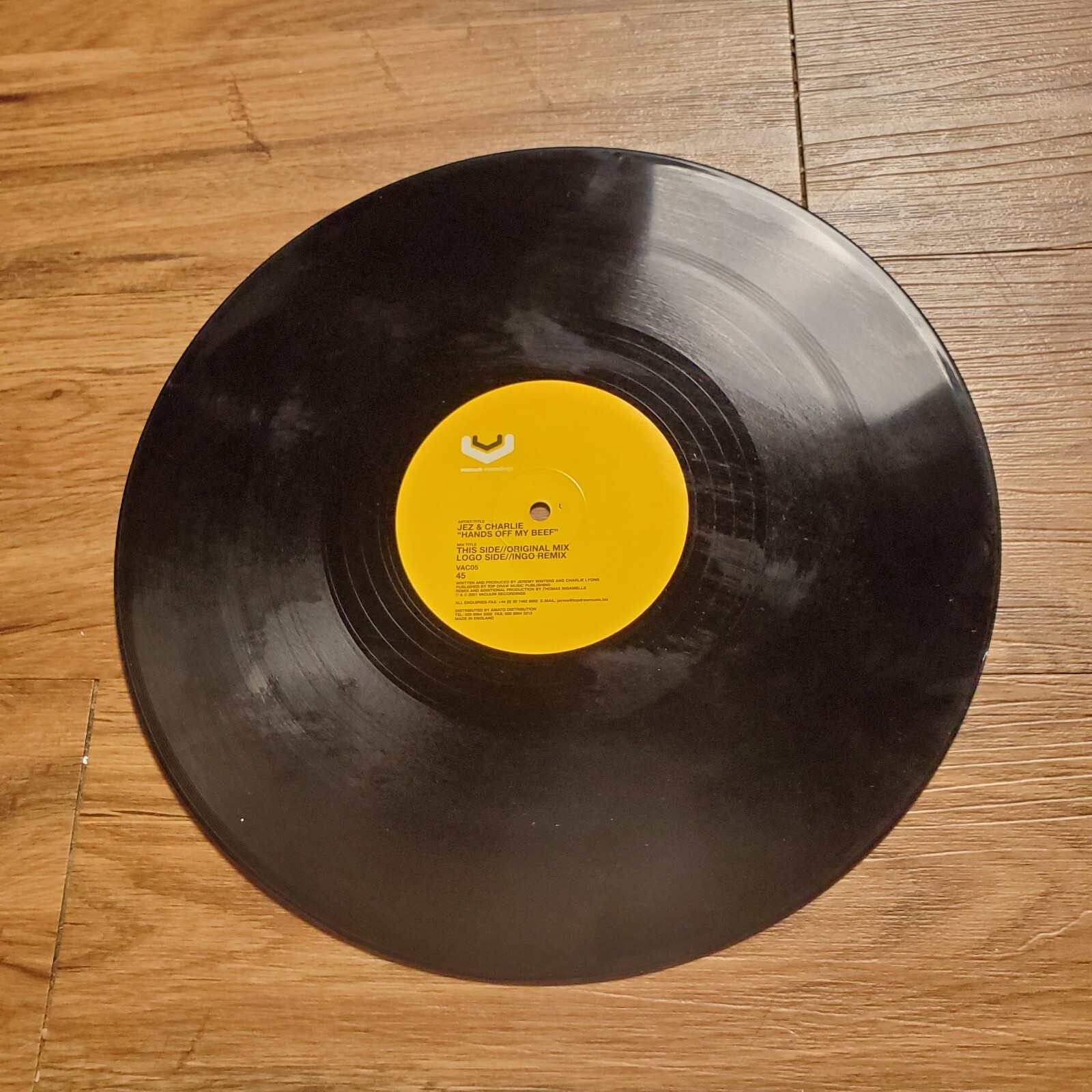Jez & Charlie – Hands Off My Beef Vacuum Recordings 2001 VAC05 No Cover EX/EX