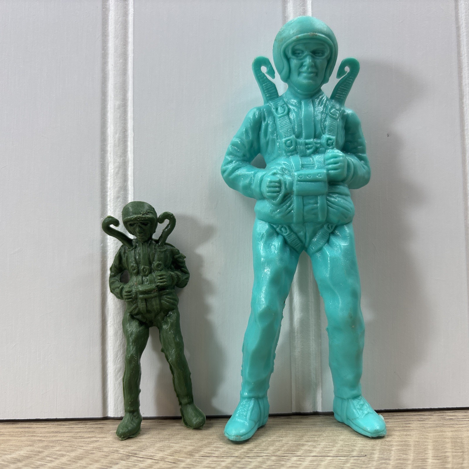 2 Ray Plastic Vintage 1963 Paracadutisti Figure Plastica 2” e 4” Giocattoli No Paracadute