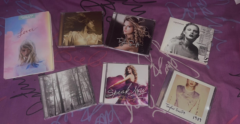 Taylor swift CDs Lote