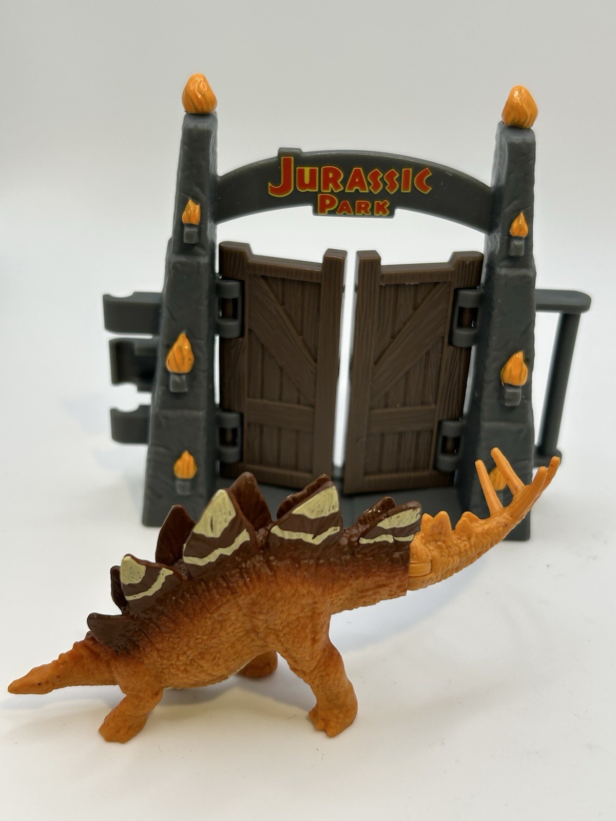Jurassic Park 30° Mini Dominion dinosauro e parte cancello