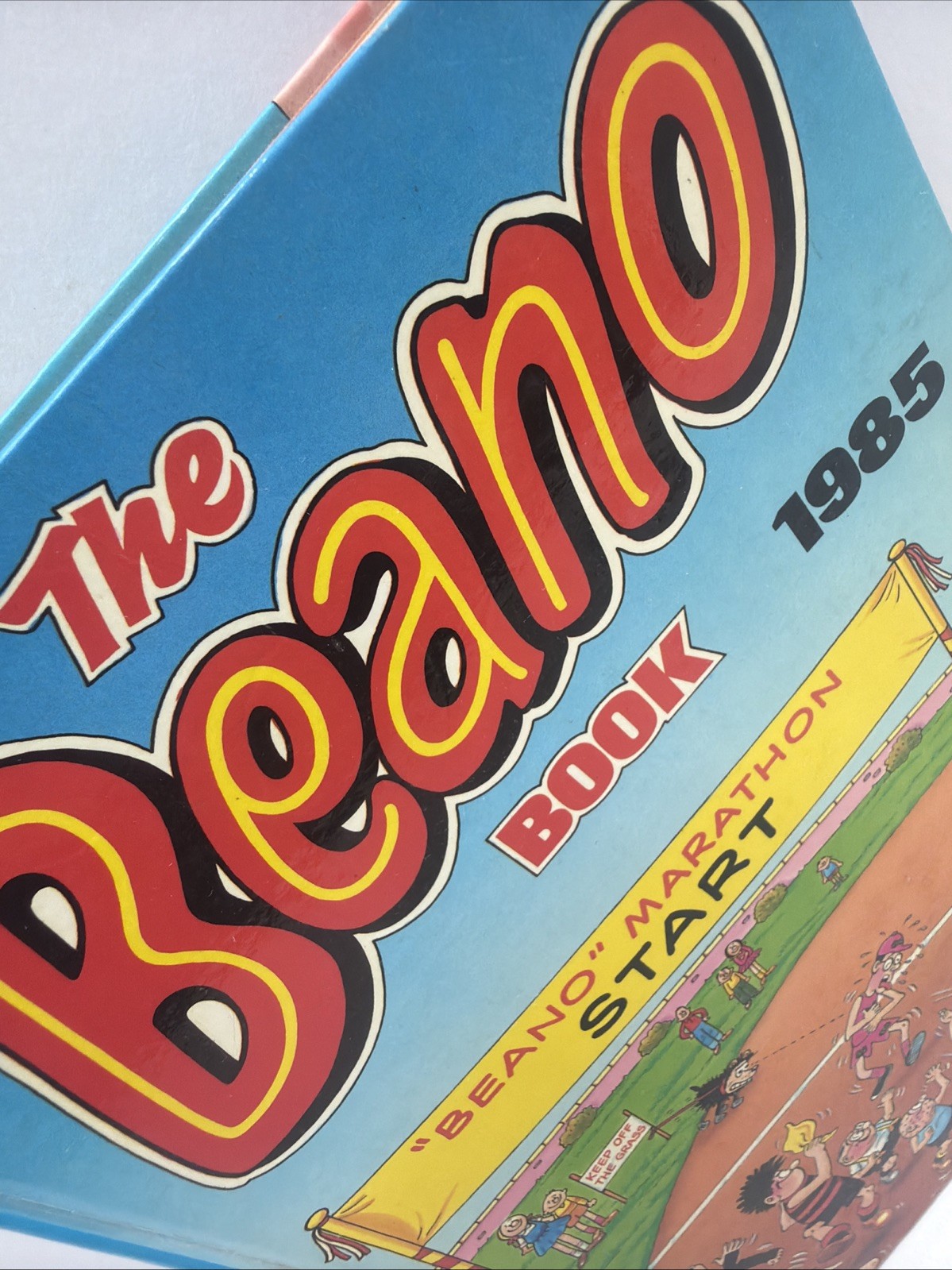 BEANO ANNUAL 1985 - Dennis the Menace (Vintage Comics / Nostalgic / Retro Gifts)