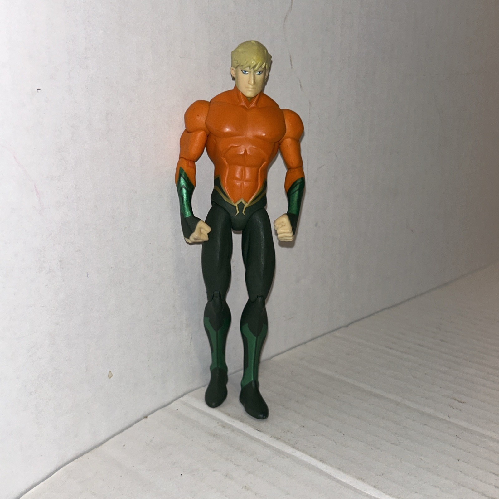 DC Collectibles AQUAMAN Justice League Essential Modellino Supereroe