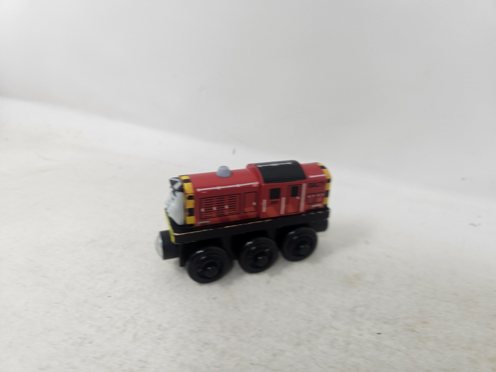 Thomas & Friends Ferrovia in legno treno salato carro armato motore in ottime condizioni