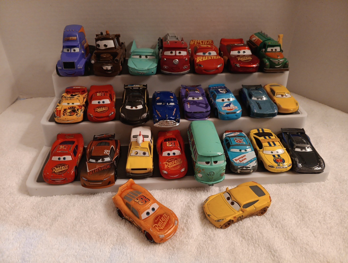 Disney Pixar Cars lotto di 25 fulmini metallo pressofuso plastica scala 1:43 e 1:55