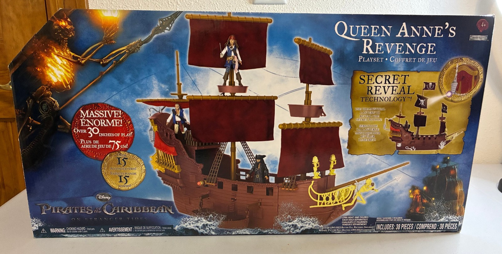 Jakks Pacific Pirati dei Caraibi Queen Anne's Revenge Ship Play Set Figure