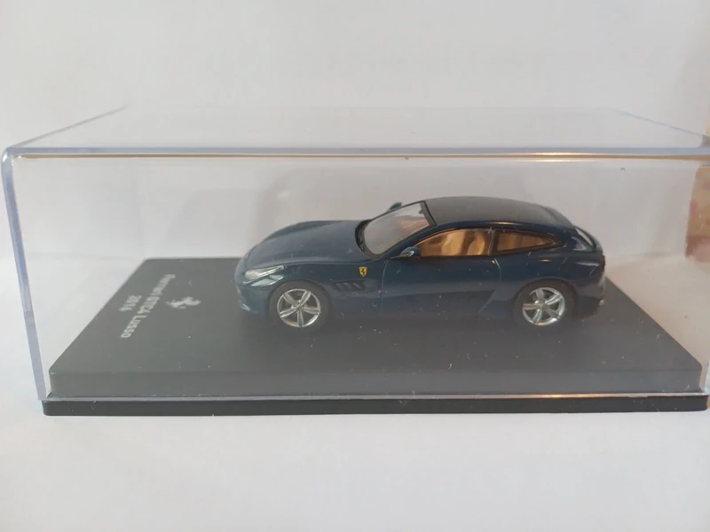 1/64 Ferrari GTC4 Lusso 2016 Altaya
