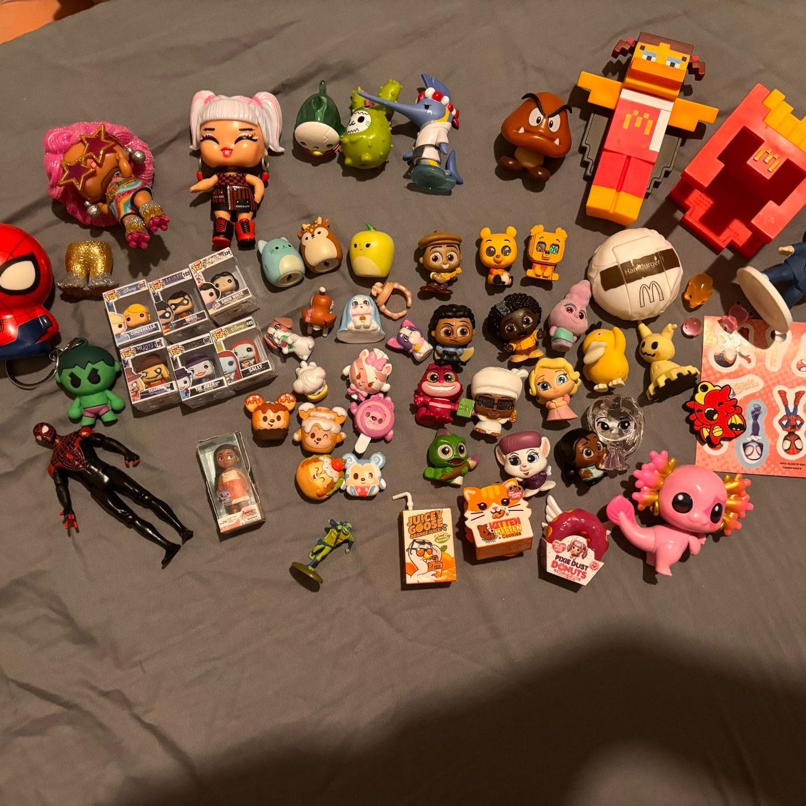 Lotto giocattoli casuali portatili, Bitty Pops, LOL Dolls, Marvel, McDonalds, Munchlings