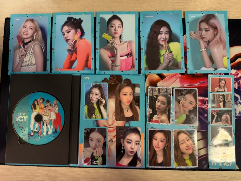 ITZY Álbumes (It'z ICY, Wannabe, Not Shy)