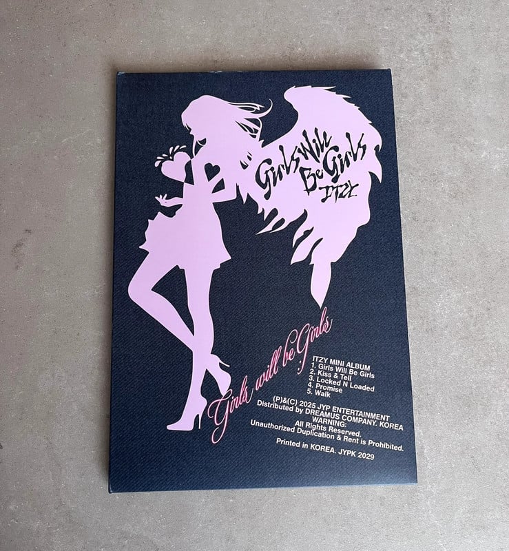 itzy girls will be girls album folder ver. b