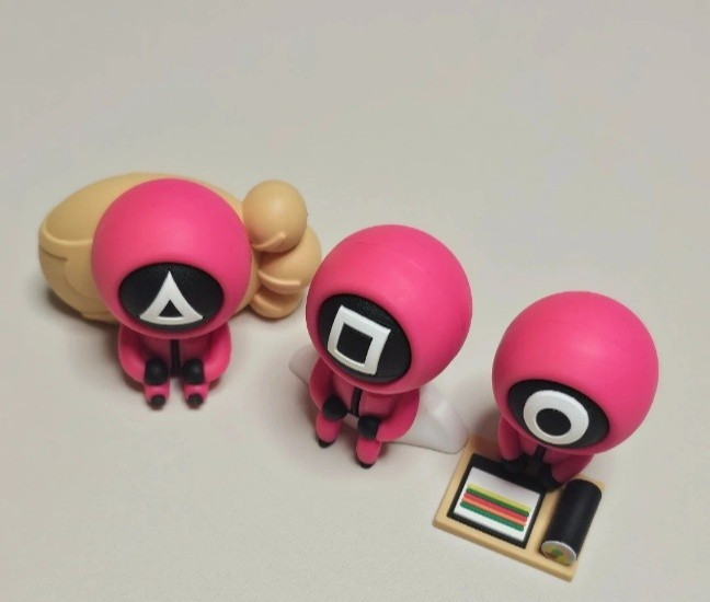 Netflix Squid Game x Bibigo Ufficiale Limited Pink Guard Figure Set 3pz
