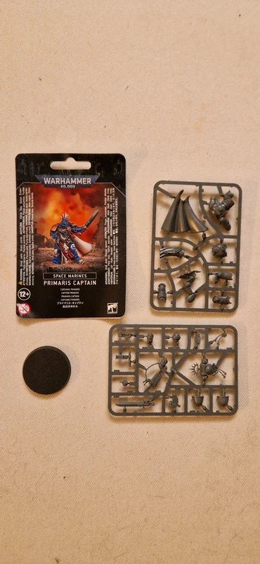 Warhammer Space Marine Captain nuovo su sprue