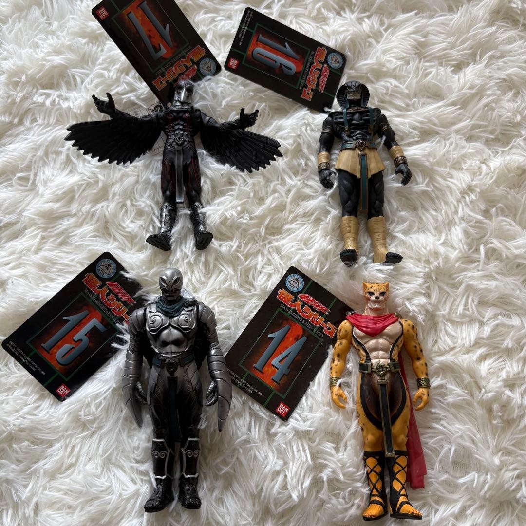 Bandai Kamen Rider Agito Unknown Lord Soft Vinyl Sofubi Figure Set di 4 etichette