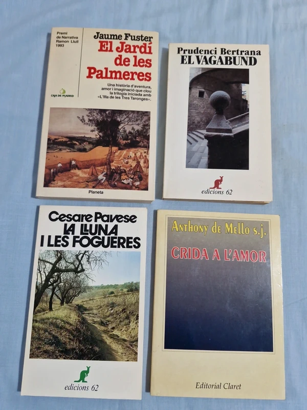 Lote de cuatro libros.