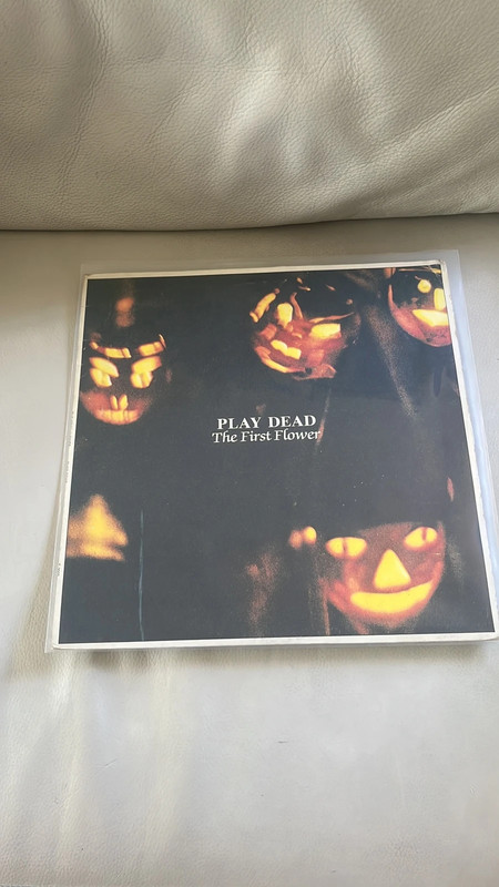 Play Dead - The First Flower  Mini LP 6 temas | Edición Española Twins T-3002 | 1984