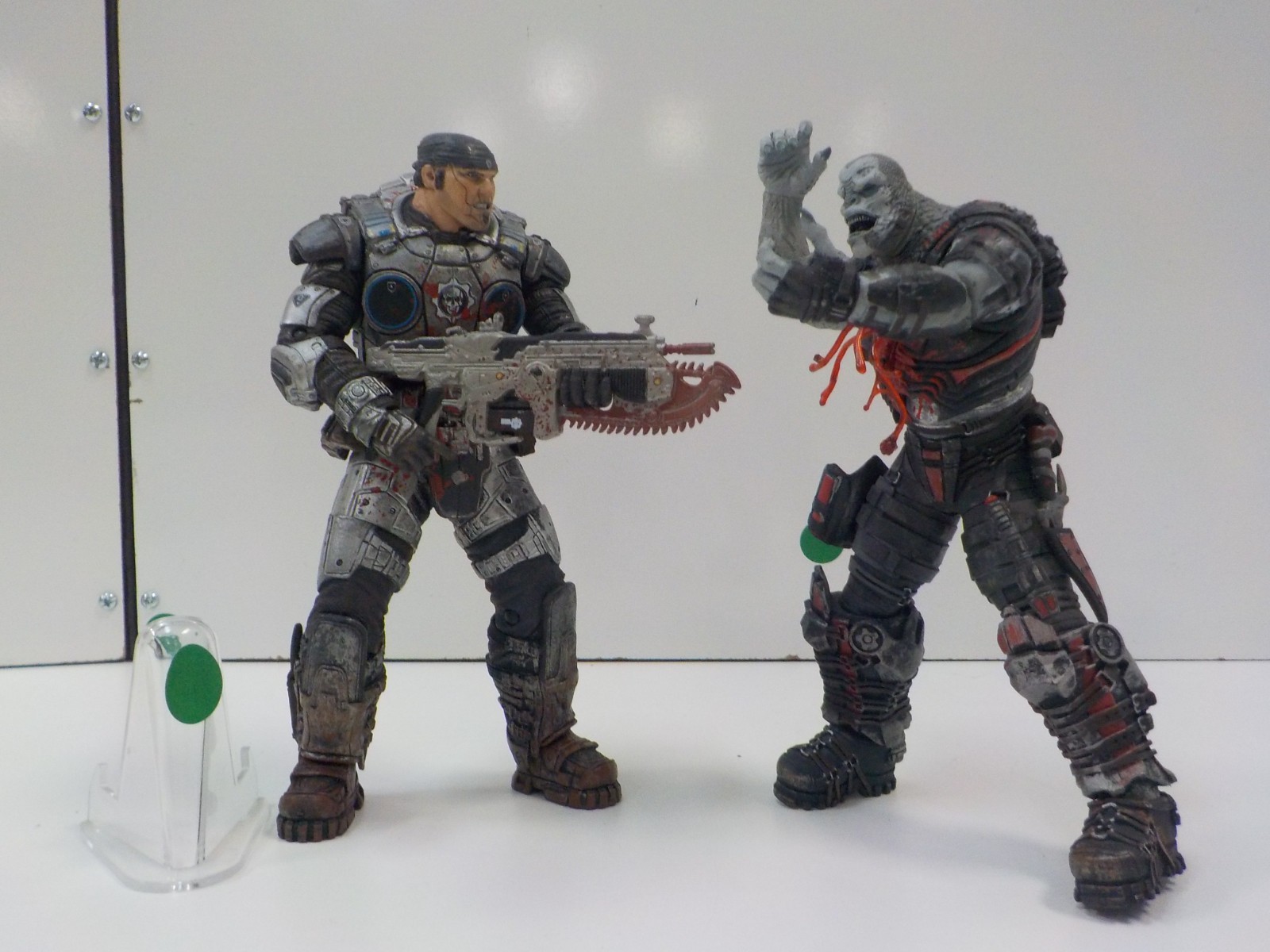 A929 Gears of War 2 Marcus Fénix Vs Locust Drone NECA confezione da 2 action figure