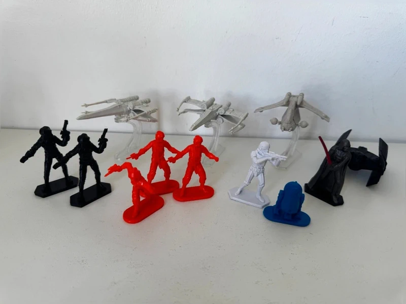Lot figurines minature vaisseaux Star Wars
