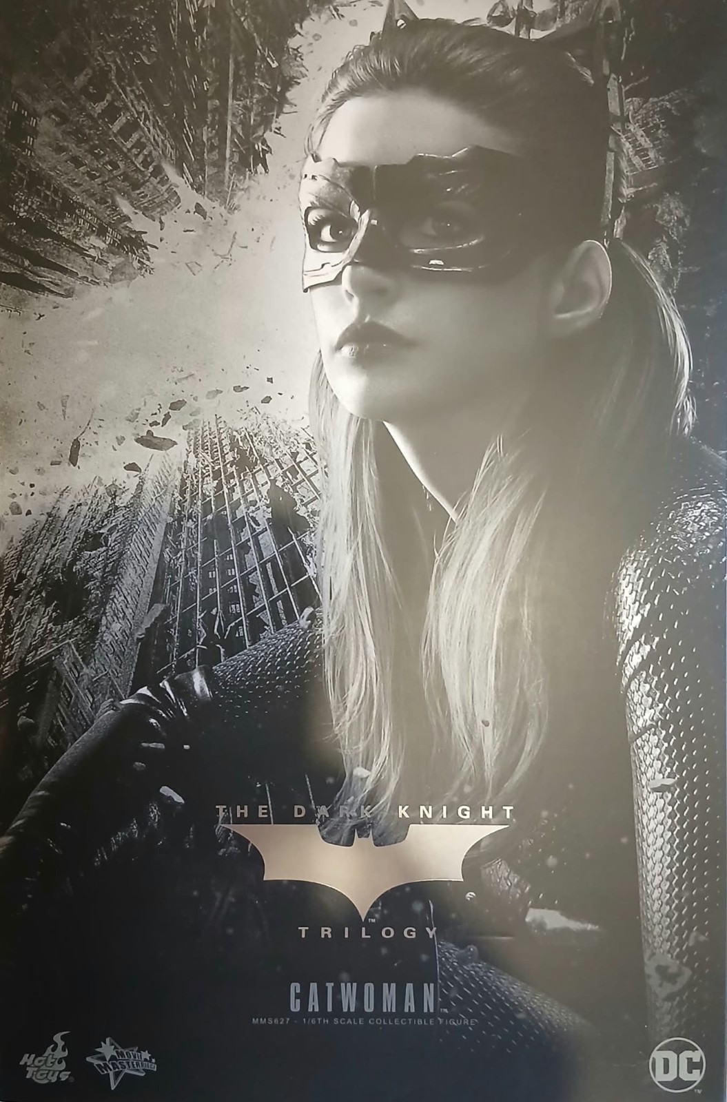 HOT TOYS - CATWOMAN MMS627 - THE DARK KNIGHT TRILOGY